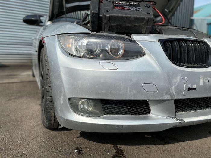 BMW 3 serie 330i 24V Skrotfordon (2007, GRIJS METALLIC ZILVERGRIJS ZILVERGRIJS)
