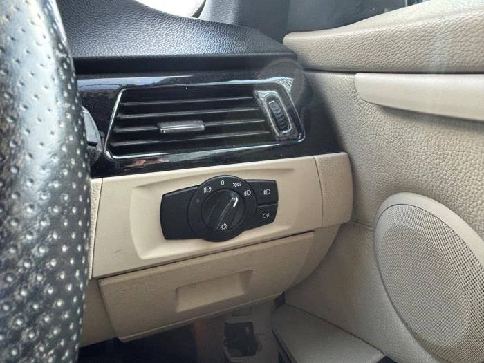 BMW 3 serie 330i 24V Skrotfordon (2007, GRIJS METALLIC ZILVERGRIJS ZILVERGRIJS)