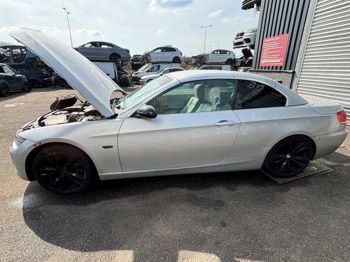 BMW 3 serie 330i 24V Skrotfordon (2007, GRIJS METALLIC ZILVERGRIJS ZILVERGRIJS)