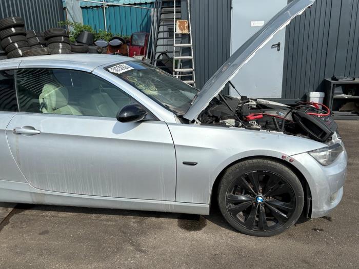 BMW 3 serie 330i 24V Skrotfordon (2007, GRIJS METALLIC ZILVERGRIJS ZILVERGRIJS)