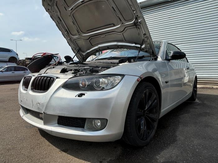 BMW 3 serie 330i 24V Skrotfordon (2007, GRIJS METALLIC ZILVERGRIJS ZILVERGRIJS)