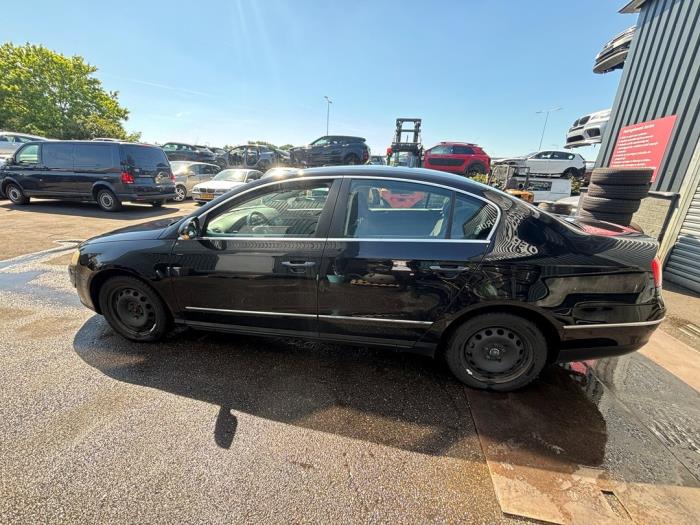 Volkswagen Passat 2.0 FSI 16V Samochód złomowany (2007, Czarny)