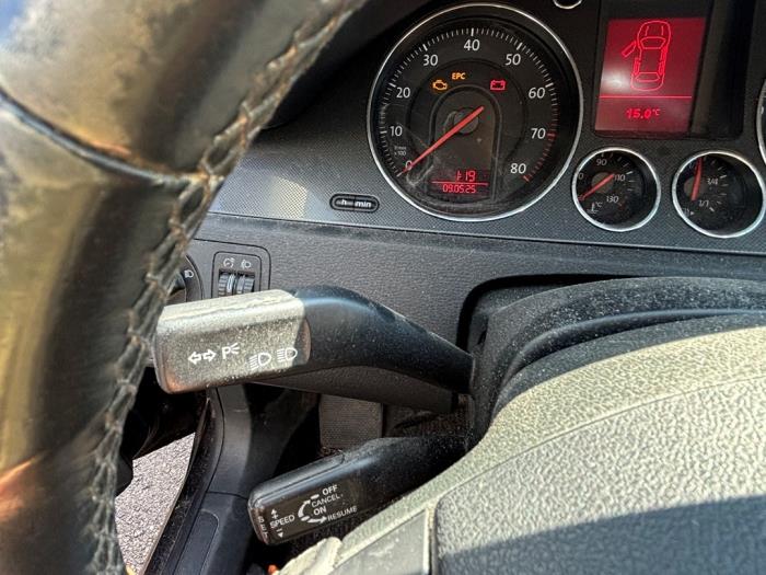 Volkswagen Passat 2.0 FSI 16V Samochód złomowany (2007, Czarny)