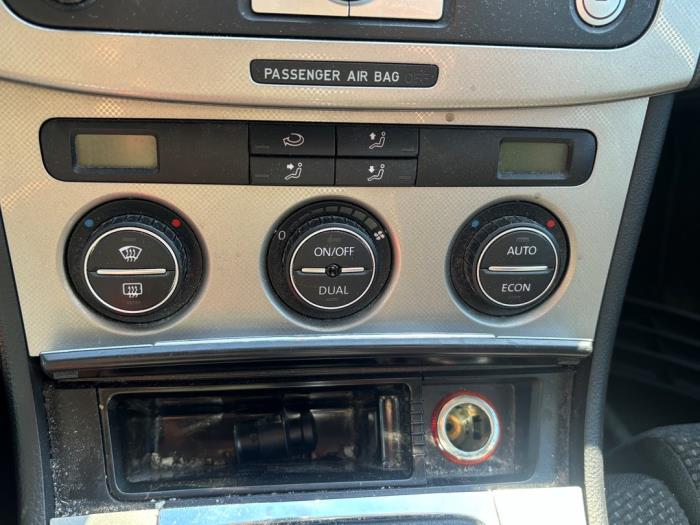 Volkswagen Passat 2.0 FSI 16V Samochód złomowany (2007, Czarny)