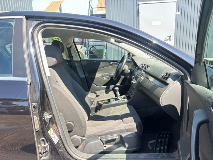 Volkswagen Passat 2.0 FSI 16V Samochód złomowany (2007, Czarny)