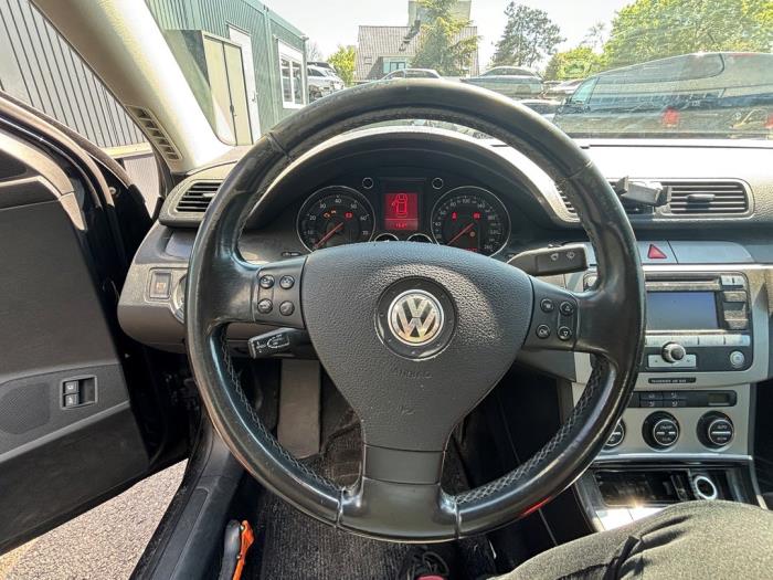 Volkswagen Passat 2.0 FSI 16V Samochód złomowany (2007, Czarny)
