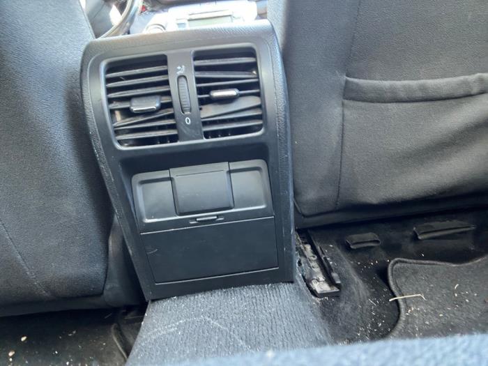 Volkswagen Passat 2.0 FSI 16V Samochód złomowany (2007, Czarny)