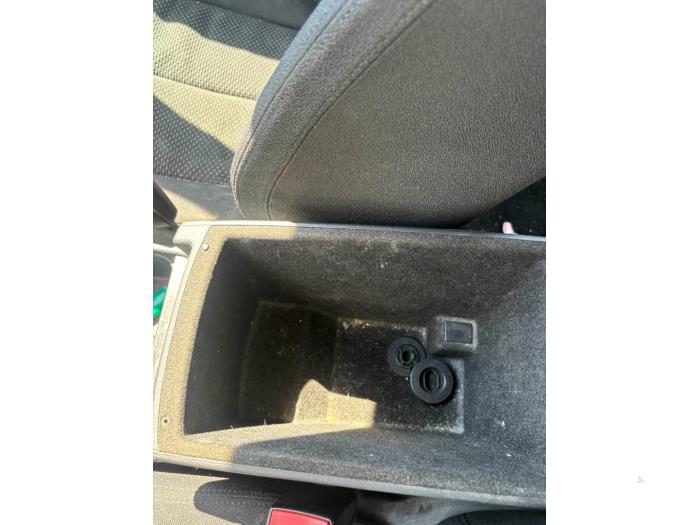 Volkswagen Passat 2.0 FSI 16V Samochód złomowany (2007, Czarny)