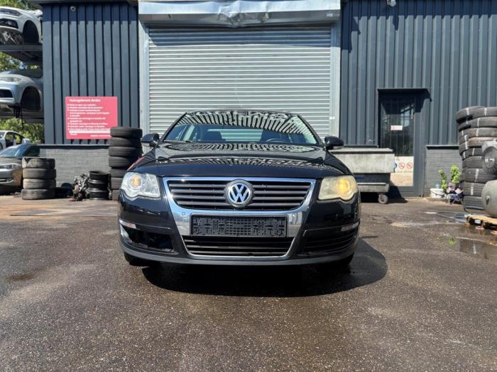 Volkswagen Passat 2.0 FSI 16V Samochód złomowany (2007, Czarny)