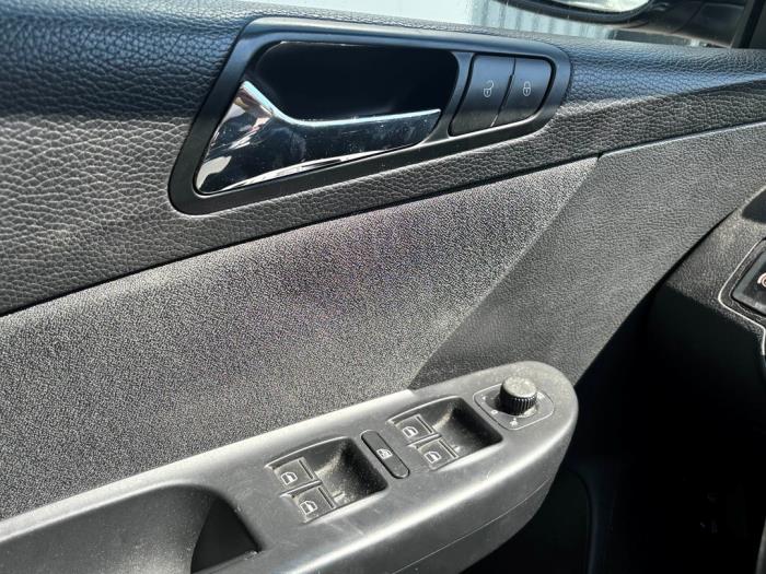 Volkswagen Passat 2.0 FSI 16V Samochód złomowany (2007, Czarny)