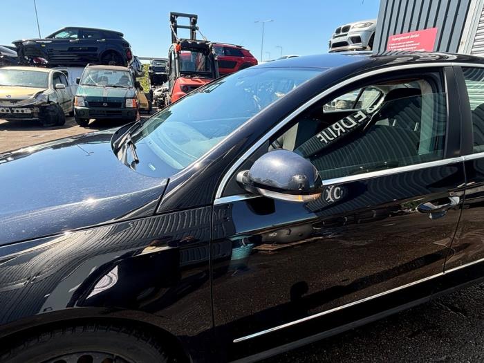 Volkswagen Passat 2.0 FSI 16V Samochód złomowany (2007, Czarny)