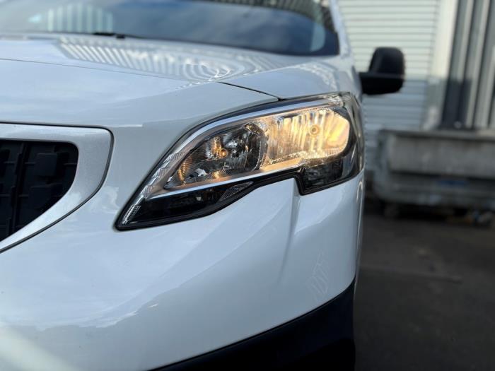 Peugeot Expert 2.0 Blue HDi 120 16V Skrotfordon (2020, WIT)