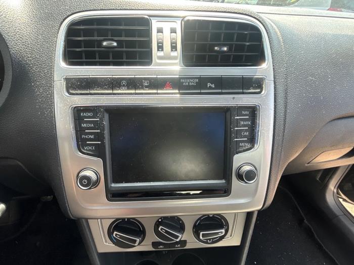 Volkswagen Polo V 1.4 TDI DPF BlueMotion technology Vehículo de desguace (2014, Negro)