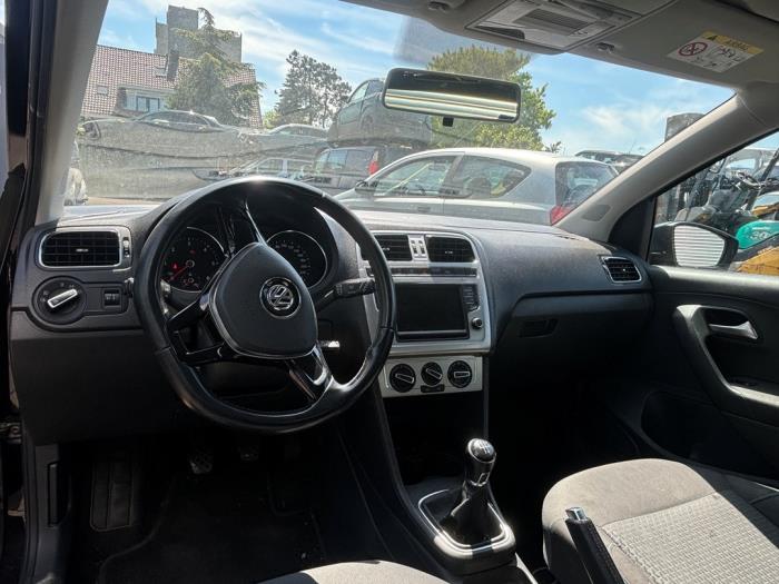 Volkswagen Polo V 1.4 TDI DPF BlueMotion technology Vehículo de desguace (2014, Negro)