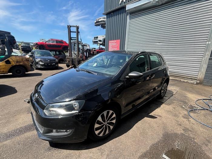 Volkswagen Polo V 1.4 TDI DPF BlueMotion technology Vehículo de desguace (2014, Negro)