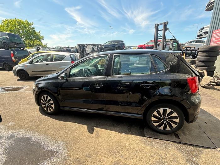 Volkswagen Polo V 1.4 TDI DPF BlueMotion technology Vehículo de desguace (2014, Negro)