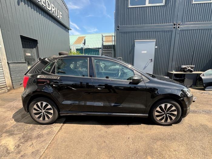 Volkswagen Polo V 1.4 TDI DPF BlueMotion technology Vehículo de desguace (2014, Negro)