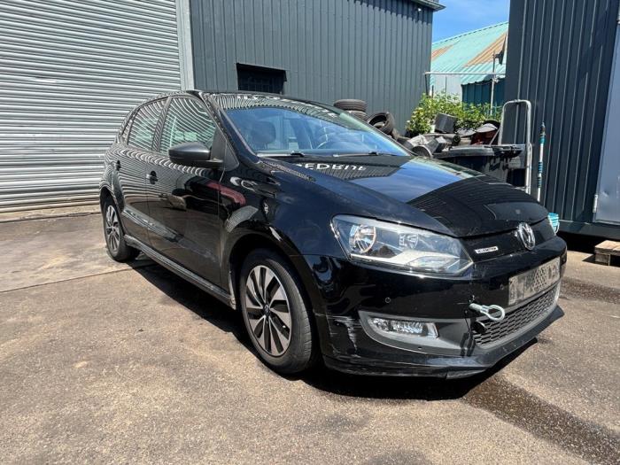 Volkswagen Polo V 1.4 TDI DPF BlueMotion technology Vehículo de desguace (2014, Negro)