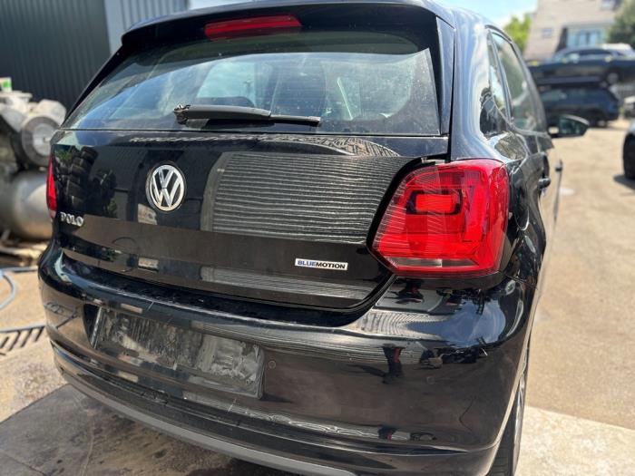Volkswagen Polo V 1.4 TDI DPF BlueMotion technology Vehículo de desguace (2014, Negro)