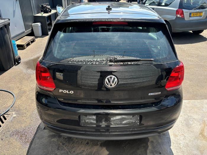 Volkswagen Polo V 1.4 TDI DPF BlueMotion technology Vehículo de desguace (2014, Negro)