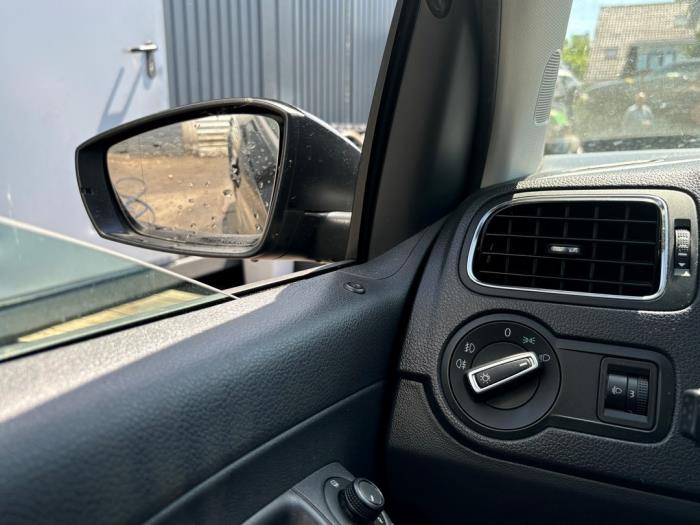 Volkswagen Polo V 1.4 TDI DPF BlueMotion technology Vehículo de desguace (2014, Negro)