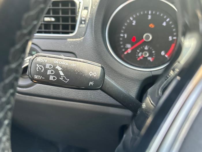 Volkswagen Polo V 1.4 TDI DPF BlueMotion technology Vehículo de desguace (2014, Negro)