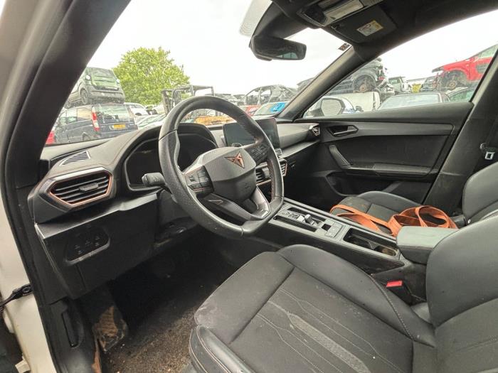 Cupra Formentor 1.4 e-Hybrid 16V Samochód złomowany (2022, Bialy)