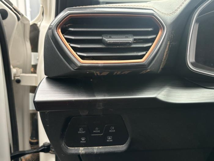 Cupra Formentor 1.4 e-Hybrid 16V Samochód złomowany (2022, Bialy)