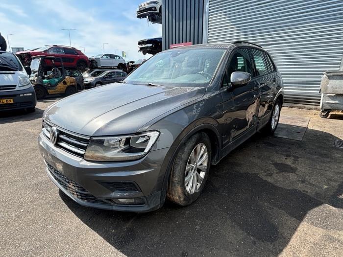 Volkswagen Tiguan 1.4 TSI 16V Salvage vehicle (2018, Dark, Silver grey, Mousey)