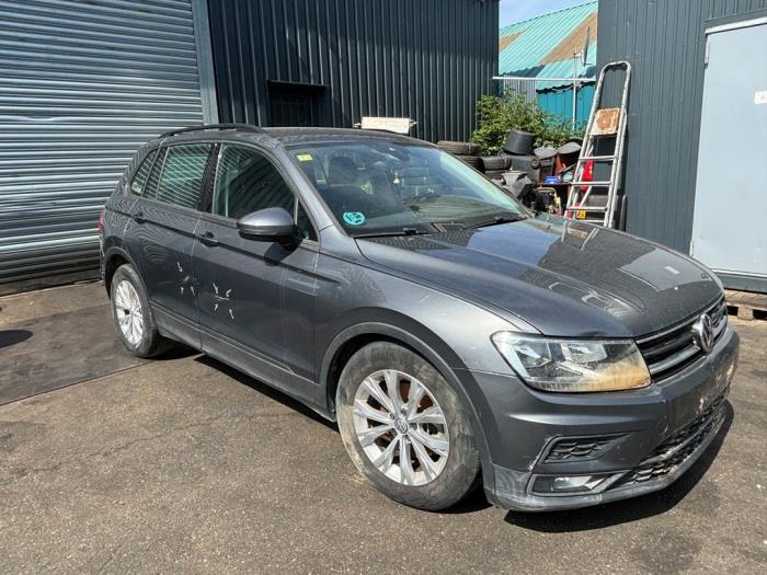 Volkswagen Tiguan 1.4 TSI 16V Salvage vehicle (2018, Dark, Silver grey, Mousey)