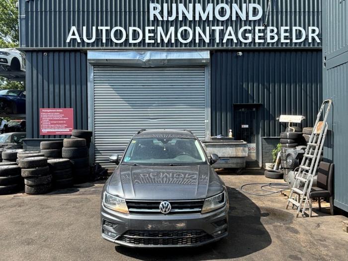 Volkswagen Tiguan 1.4 TSI 16V Salvage vehicle (2018, Dark, Silver grey, Mousey)