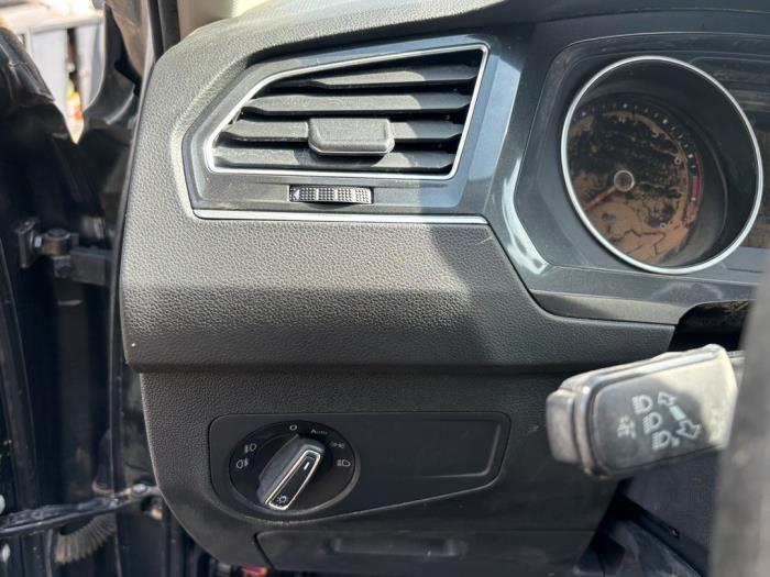 Volkswagen Tiguan 1.4 TSI 16V Salvage vehicle (2018, Dark, Silver grey, Mousey)