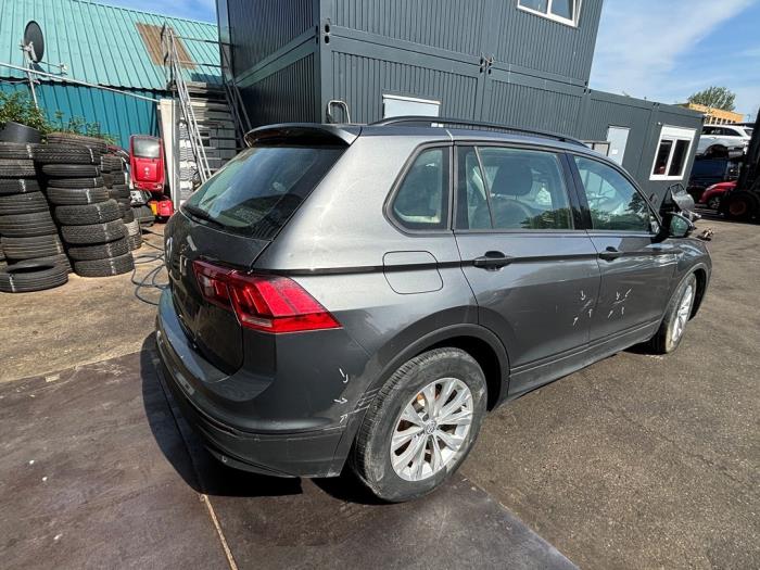 Volkswagen Tiguan 1.4 TSI 16V Salvage vehicle (2018, Dark, Silver grey, Mousey)