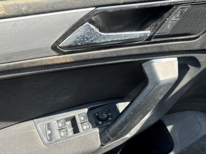 Volkswagen Tiguan 1.4 TSI 16V Salvage vehicle (2018, Dark, Silver grey, Mousey)