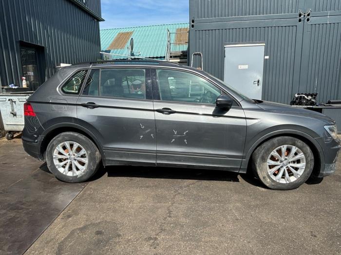Volkswagen Tiguan 1.4 TSI 16V Salvage vehicle (2018, Dark, Silver grey, Mousey)