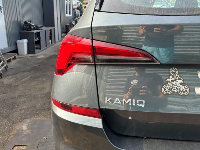 Skoda Kamiq 1.0 TSI 12V Vehículo de desguace (2020, Oscuro, Gris plateado, Gris ratón)