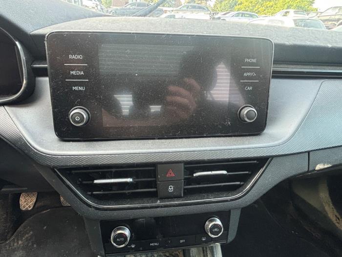 Skoda Kamiq 1.0 TSI 12V Vehículo de desguace (2020, Oscuro, Gris plateado, Gris ratón)