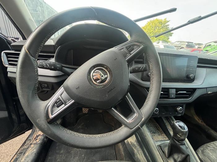 Skoda Kamiq 1.0 TSI 12V Vehículo de desguace (2020, Oscuro, Gris plateado, Gris ratón)