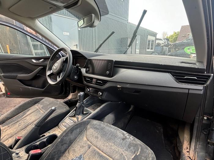 Skoda Kamiq 1.0 TSI 12V Vehículo de desguace (2020, Oscuro, Gris plateado, Gris ratón)