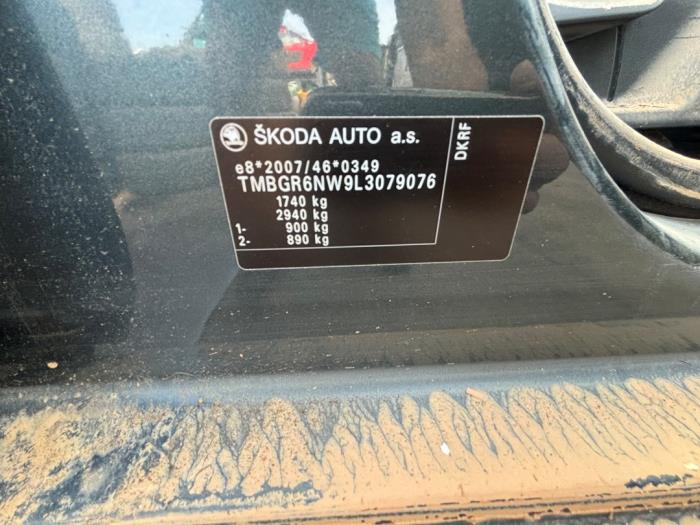 Skoda Kamiq 1.0 TSI 12V Vehículo de desguace (2020, Oscuro, Gris plateado, Gris ratón)