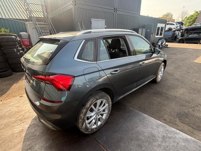 Skoda Kamiq 1.0 TSI 12V Vehículo de desguace (2020, Oscuro, Gris plateado, Gris ratón)