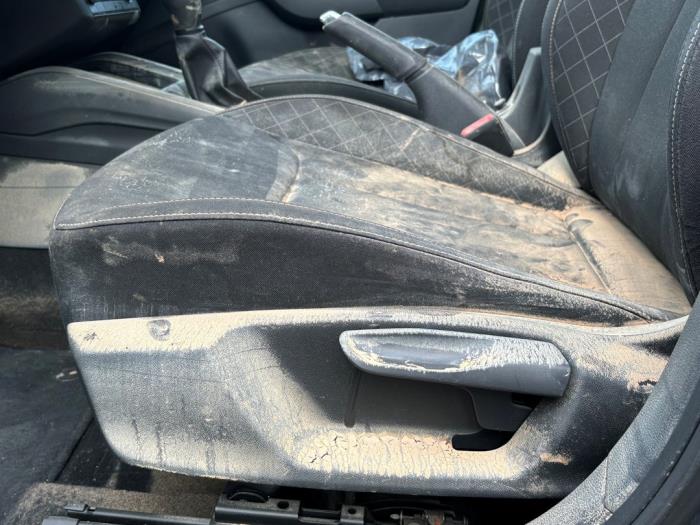 Skoda Kamiq 1.0 TSI 12V Vehículo de desguace (2020, Oscuro, Gris plateado, Gris ratón)