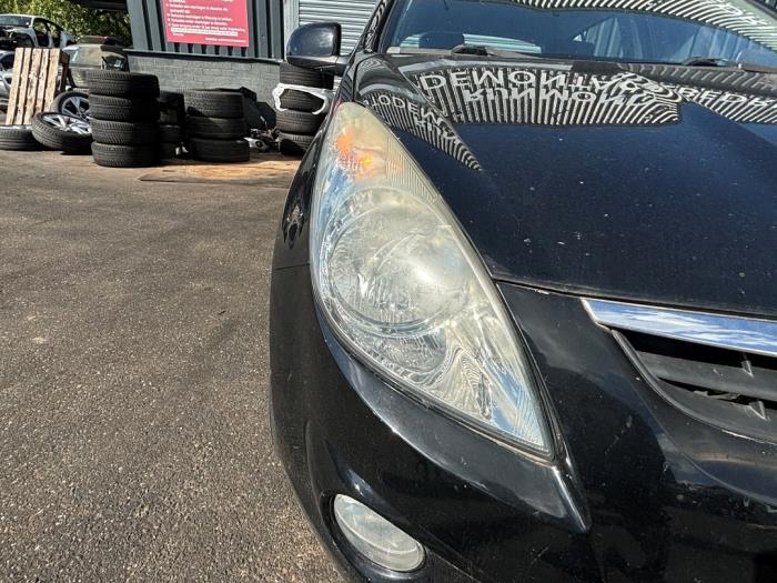 Hyundai i20 1.2i 16V Samochód złomowany (2010, Czarny)