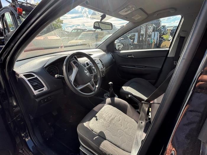 Hyundai i20 1.2i 16V Samochód złomowany (2010, Czarny)