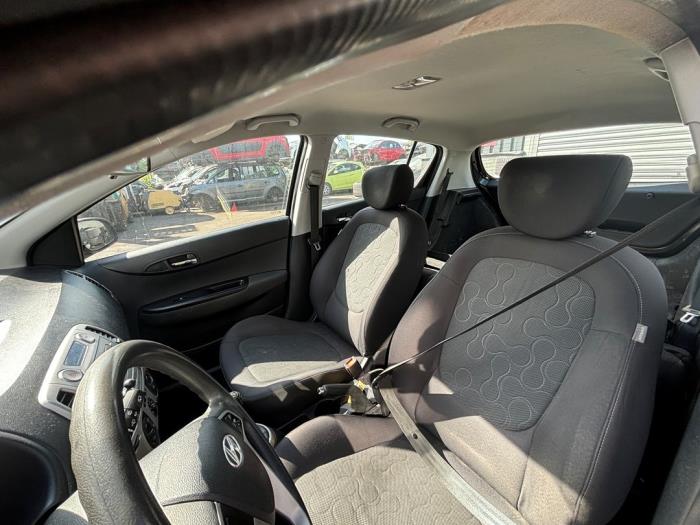 Hyundai i20 1.2i 16V Samochód złomowany (2010, Czarny)