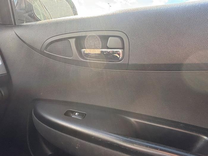 Hyundai i20 1.2i 16V Samochód złomowany (2010, Czarny)