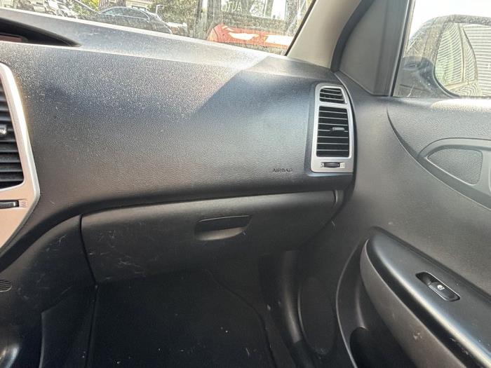 Hyundai i20 1.2i 16V Samochód złomowany (2010, Czarny)