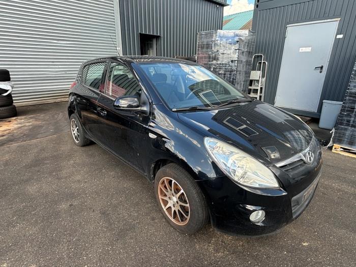 Hyundai i20 1.2i 16V Samochód złomowany (2010, Czarny)