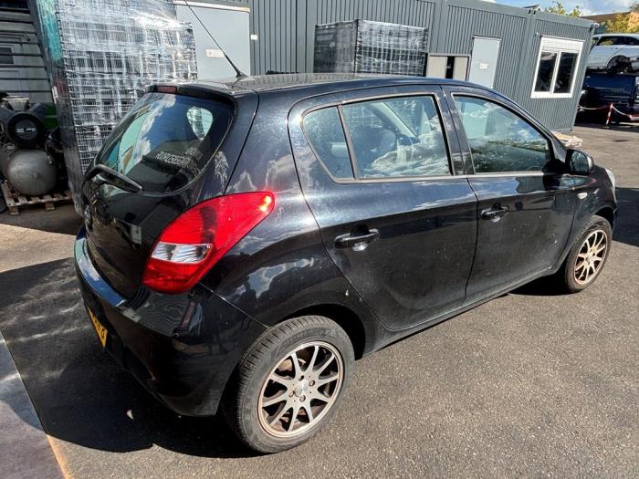 Hyundai i20 1.2i 16V Samochód złomowany (2010, Czarny)