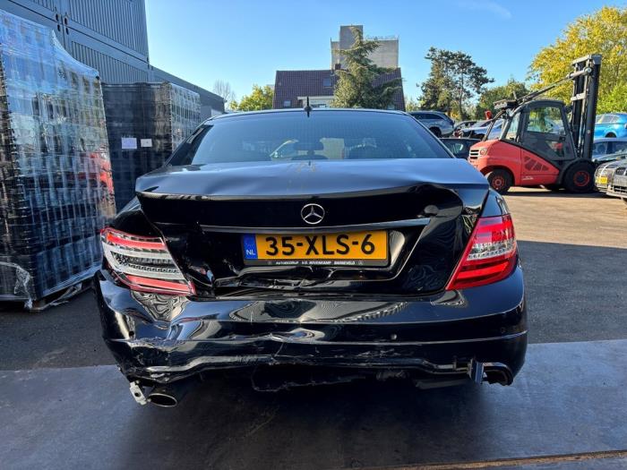 Mercedes C 1.8 C-180 CGI 16V Samochód złomowany (2011, Czarny)